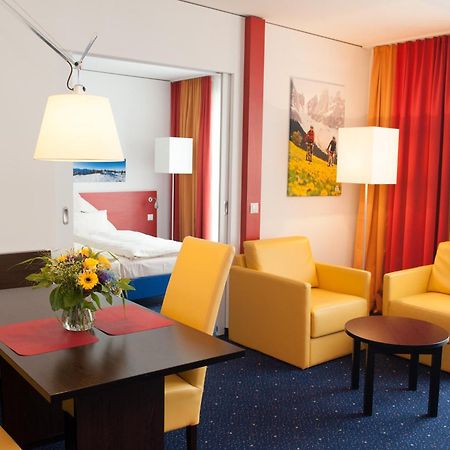 Stay2Munich Hotel&Serviced Apartments Brunnthal Exterior foto