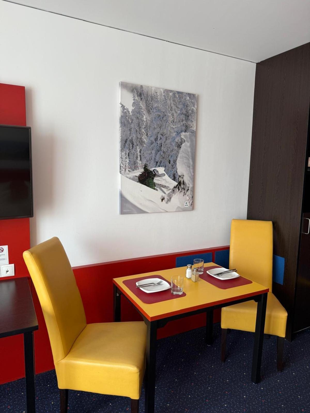Stay2Munich Hotel&Serviced Apartments Brunnthal Exterior foto