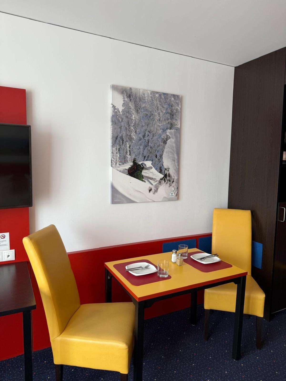 Stay2Munich Hotel&Serviced Apartments Brunnthal Exterior foto