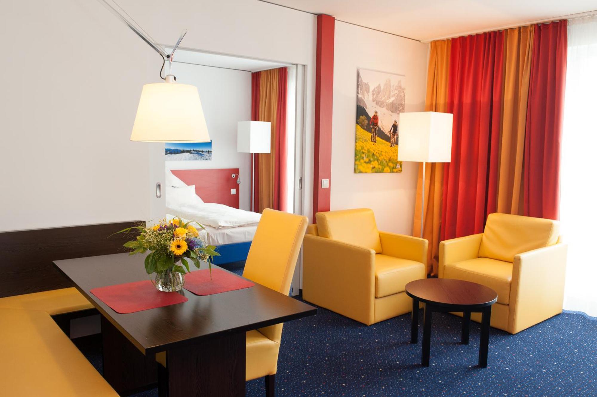 Stay2Munich Hotel&Serviced Apartments Brunnthal Exterior foto