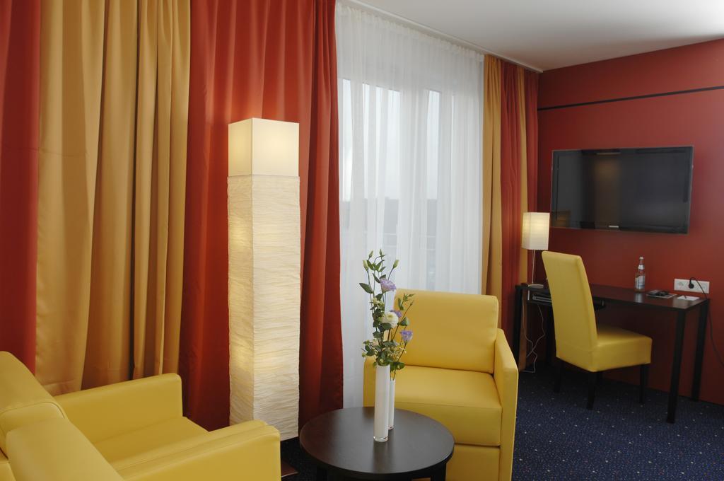 Stay2Munich Hotel&Serviced Apartments Brunnthal Exterior foto